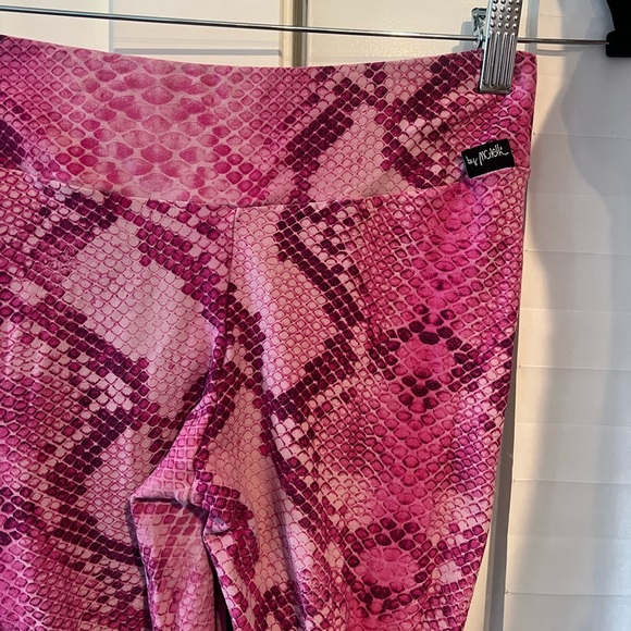 Lici Fit PINK BOA SCRUNCH LEGGING - Picture 4 of 6